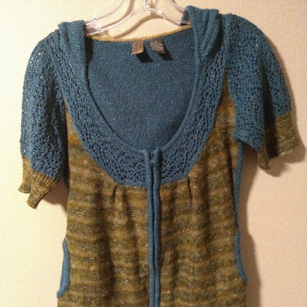 BKE Large Hooded Short Sleeve Sweater